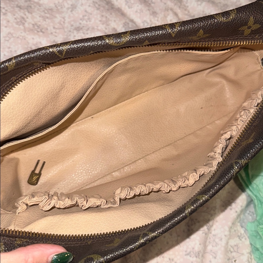 Louis Vuitton Black and Gray Photography Bag - Picture 6 of 6